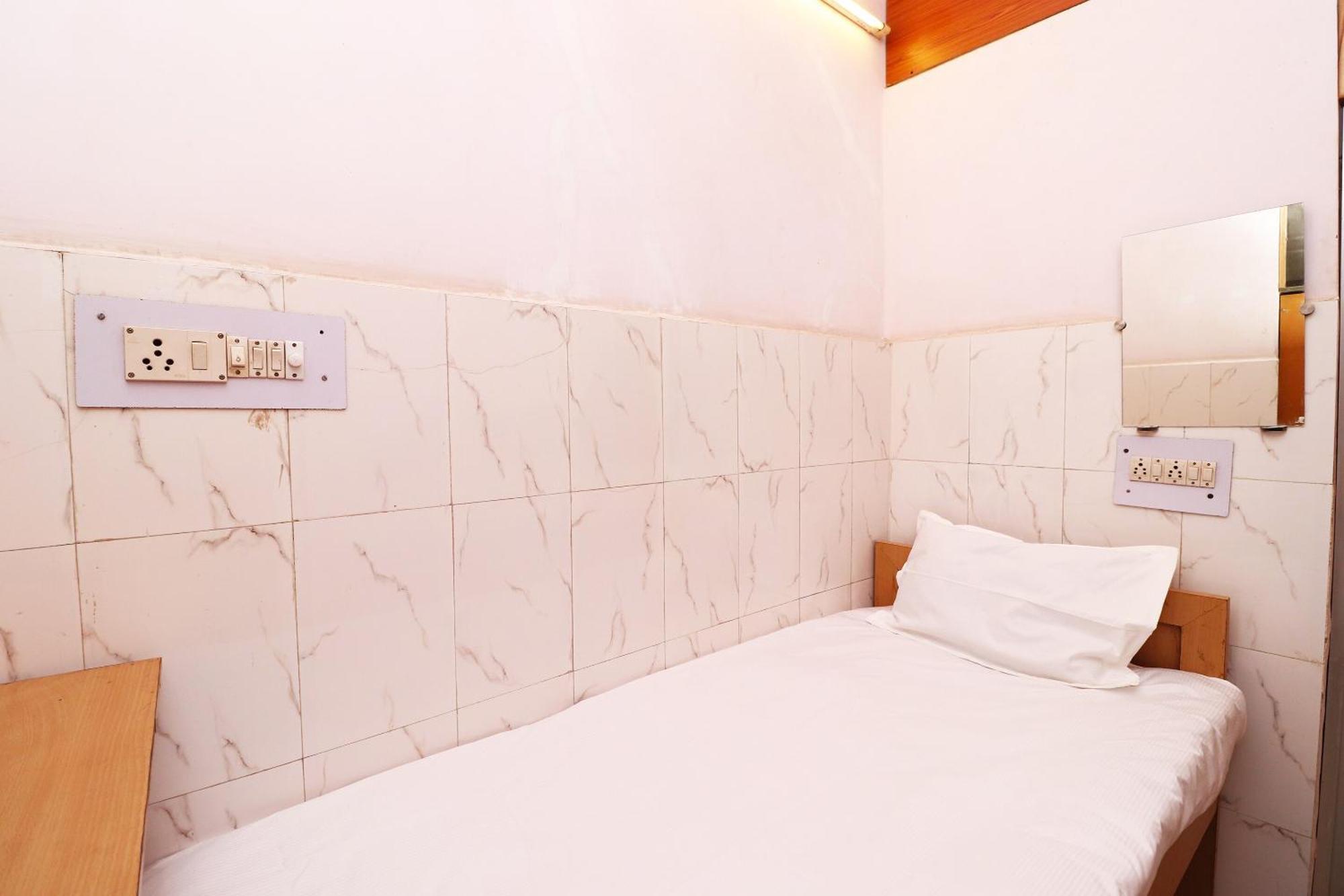 Hotel Kshama Джабалпур Екстериор снимка