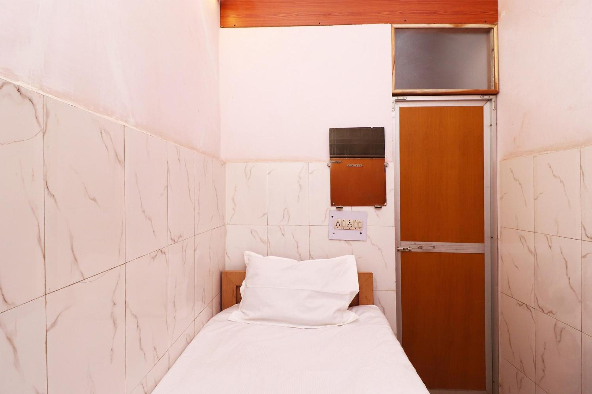 Hotel Kshama Джабалпур Екстериор снимка